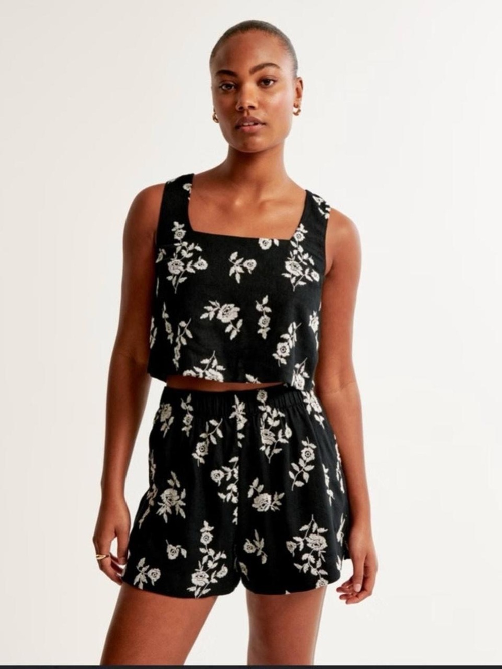 Abercrombie & Fitch Embroidered Linen Shorts